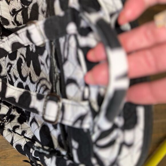 🖤 Vera Bradley Backpack in “Night & Day” Floral — Classic Quilted Cotton - Picture 12 of 13